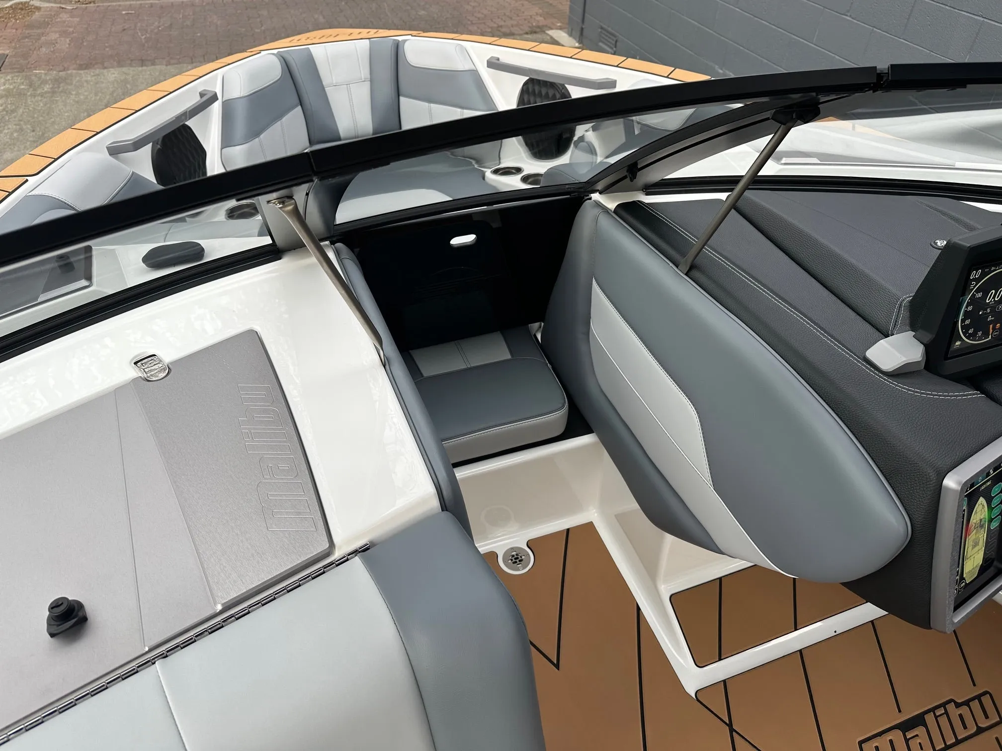 2024 Malibu Wakesetter 20 VTX - SOLD