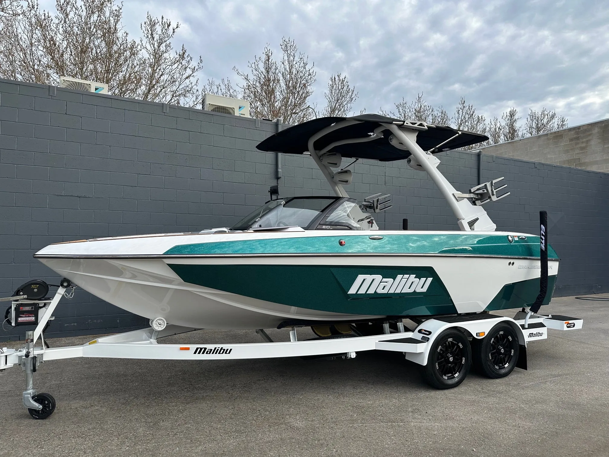 2024 Malibu Wakesetter 20 VTX - SOLD