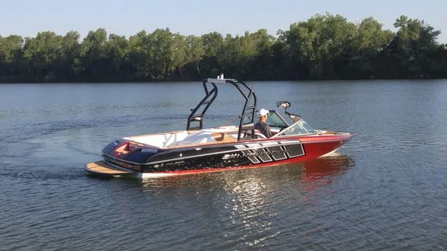 Roswell Aviator Pro Wake Tower - White | 2022 | Pre-Order