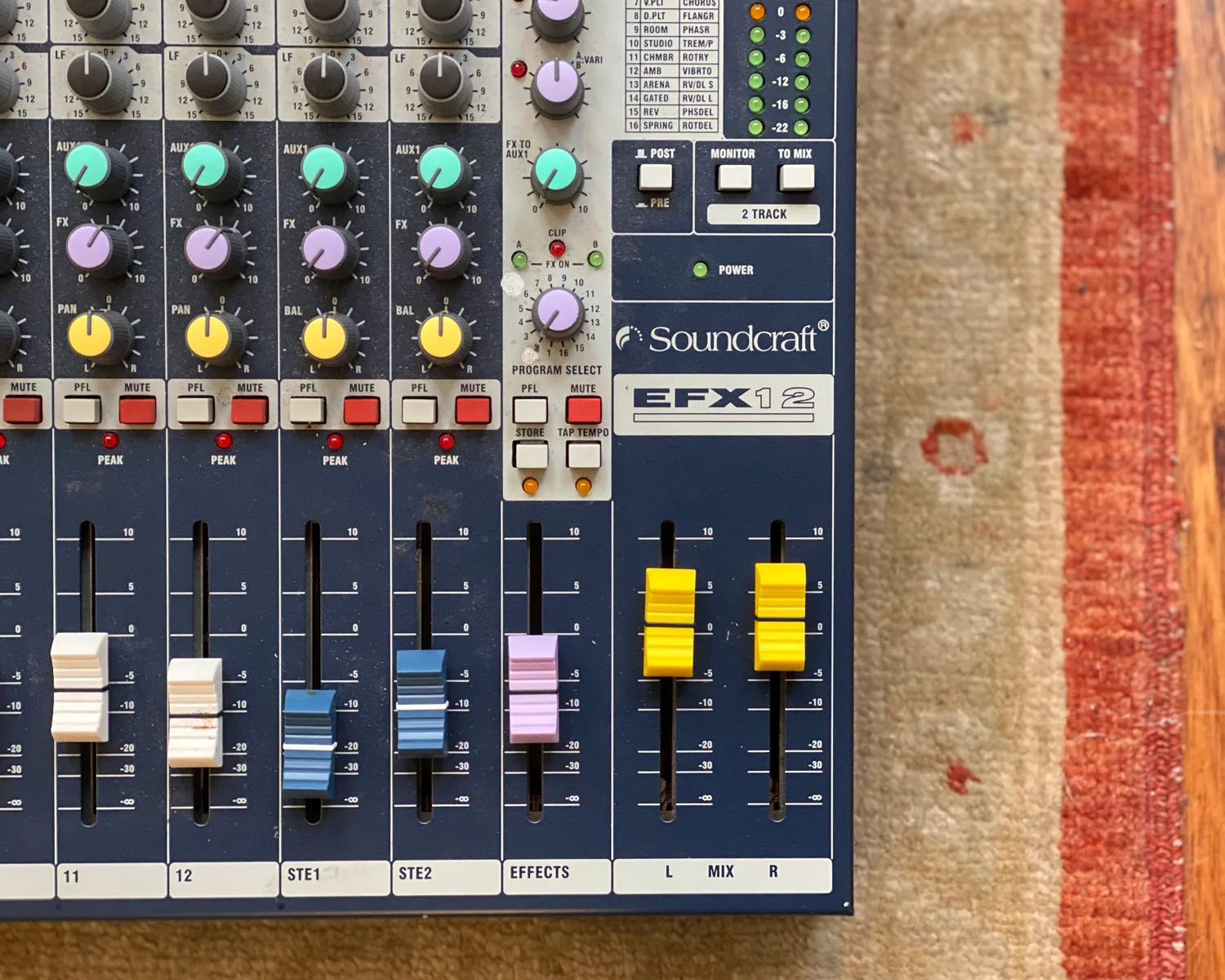 Soundcraft EFX12
